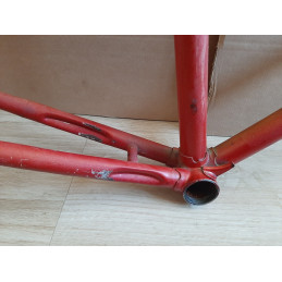 Contrôle de l'entraxe arrière de 122mm au pied à coulisse