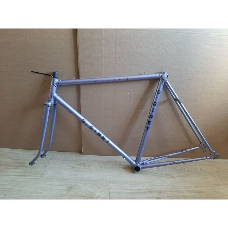 Vista lateral del cuadro de acero GINET de 55cm para bicicleta de turismo vintage.