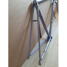 Zone de serrage de la tige de selle cadre Ginet