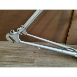 Pattes de dérailleur arrière et entraxe de 122.4 mm
