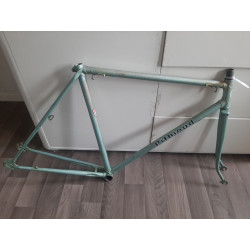 Chainstay clearance and bridge detail on Pithioud frame