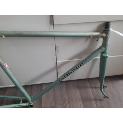 Under bottom bracket shell serial number and guide detail