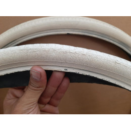 Pneu dianteiro Michelin 650B – Detalhe do flanco