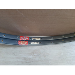 Detalle de las llantas MAVIC MA40 700c 36H – lado derecho