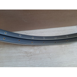 Detail der Felgenbremsefläche einer MAVIC MA40 700c Felge
