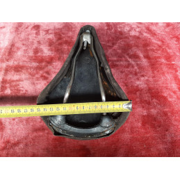 Sella bici MADE IN ITALY – dettaglio attacco reggisella