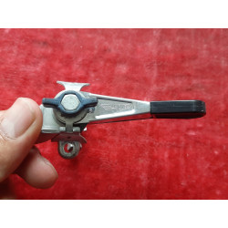 Alavanca Simplex vintage – detalhe do punho em plástico e parafuso de fixação