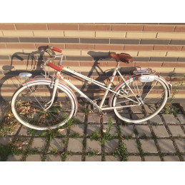 Bicicleta de turismo Peugeot – detalle del pedal derecho