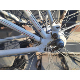 Peugeot mixta 650 – detalle del buje delantero