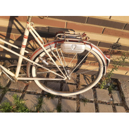 Bicicleta clásica Peugeot – detalle del buje trasero