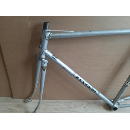 Dettaglio congiunzioni telaio d'acciaio Peugeot PS10