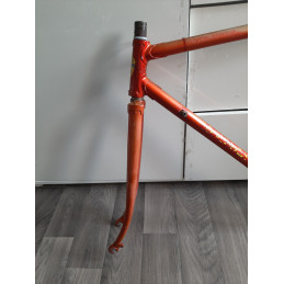 Side profile of J. DUBOSCQ classic French road bicycle frame