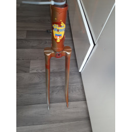 Weight verification of J. DUBOSCQ frame on scale showing 3032g