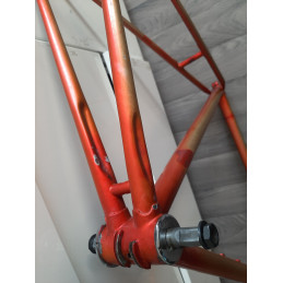 Espaçamento interno traseiro de 125 mm medido com paquímetro