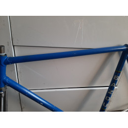 Lug craftsmanship on Bazou vintage frame