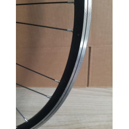 Detalhe da superfície da jante Ambrosio WS 23 700c