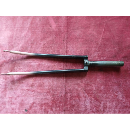 Steerer tube detail of 153mm steel bicycle fork with 25x100 metric threads