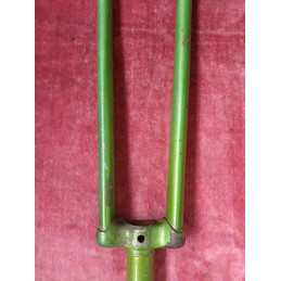 Fourche ancienne de vélo 700 et 650 vue de profil