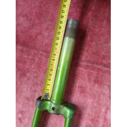 Left side dropout detail showing structural integrity of the fork