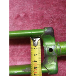 Top view of the threaded steerer tube opening