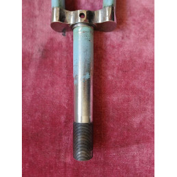 Détail du pivot fileté 25x100 et tête de fourche en acier vintage.