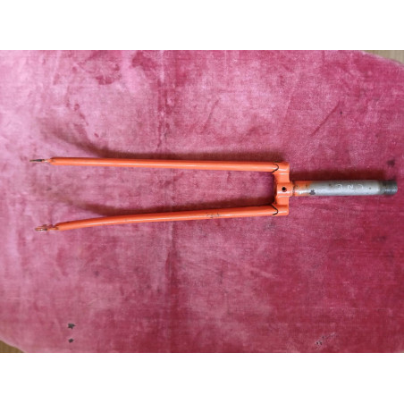 Profile view of the 169mm steel fork for vintage 700C and 650B bicycle frames