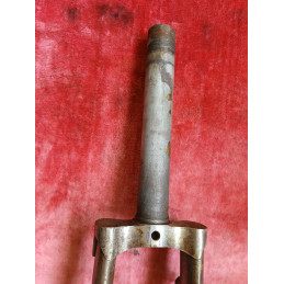 Left dropout detail showing condition of axle slots