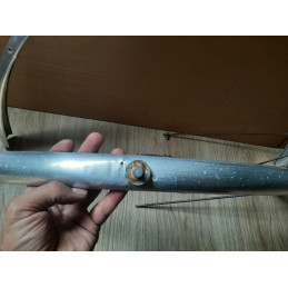 Guarda-lamas alumínio 40mm bicicleta turismo 700 vista traseira