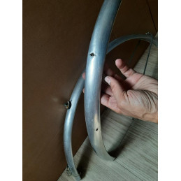 Garde-boue avant 700c en aluminium sous un autre angle
