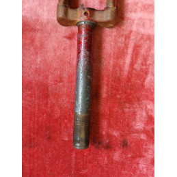 Garfo aço 182mm – pormenor da rosca 25×100 e tubo de direção
