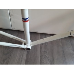 Top tube profile view on vintage Louis Ocana