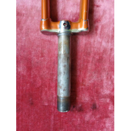 Steerer tube detail showing 25x100 thread pattern and length