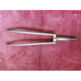 Garfo de aço 168mm – condição de superfície e sinais de uso