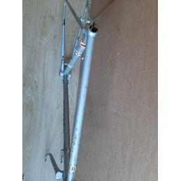 Rear dropout alignment and vintage derailleur hanger detail