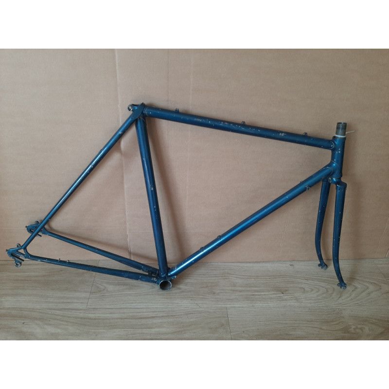 Vista lateral del cuadro artesanal de acero de 54x54.5cm con patillas traseras Campagnolo