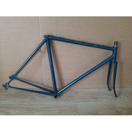 Quadro de bicicleta artesanal de 2800g em tamanho 54 com ponteiras Campagnolo clássicas.