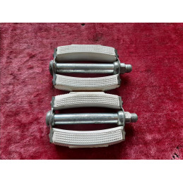 Pedais UNION M14x1.25 para bicicleta Peugeot D10 vintage – vista lateral