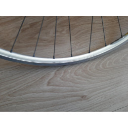 Firmatura Campagnolo sul mozzo anteriore