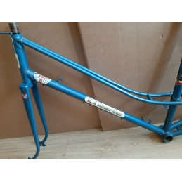 Rear dropouts spacing measurement 122.4mm on vintage Liberia frame