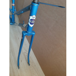 Detalhe da rosca interna BFFF do bloco de pedaleiro clássico