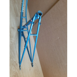 Full side profile of Liberia 650B lady vintage bicycle frame