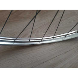 Roue avant ACIER BERETTA 28X1 1/2 clincher rims randonneuse D11