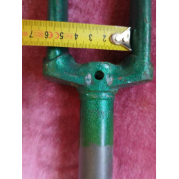 Detailaufnahme der Oberfläche der Stahlgabel 176mm mit Mikro-Kratzern