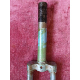 Détail filetage 25x100 et tête de fourche en acier brut d'occasion