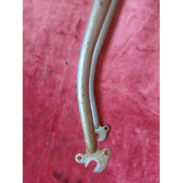 Détail de la tête de fourche et des raccords en acier