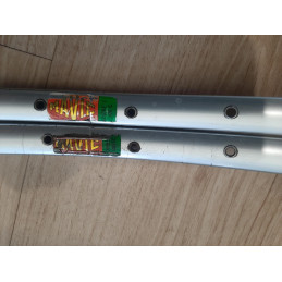 Side profile of 36-hole vintage MAVIC MODULE E2 rim