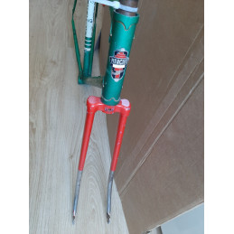 Seat stay cluster and seat post clamp binder bolt detail