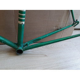 Headset cup interface and head tube face detail
