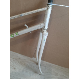 Raccord de selle et détails des tubes du cadre Peugeot vintage