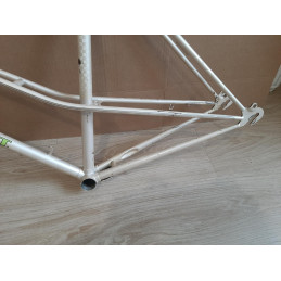 Poids vérifié sur balance de 3685 g pour ce cadre